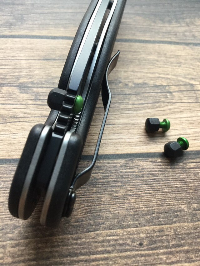 Ontario Rat 1 + 2 Grüne Rückseite Daumen Ohrstecker von MonkeymenCo