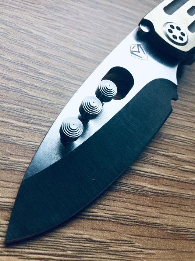 Ontario Rat 1 Und 2 Aerospace Titanium Thumb Stud Model #3 von MonkeymenCo