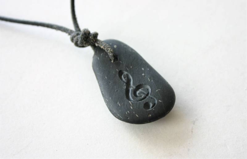 Violinschlüssel Gravierte Stein Fluss Rock Musik Note Geschenk Violinschlüssel Gravierte Stein Fluss Rock Musik Note Geschenk von MonkeysJewels