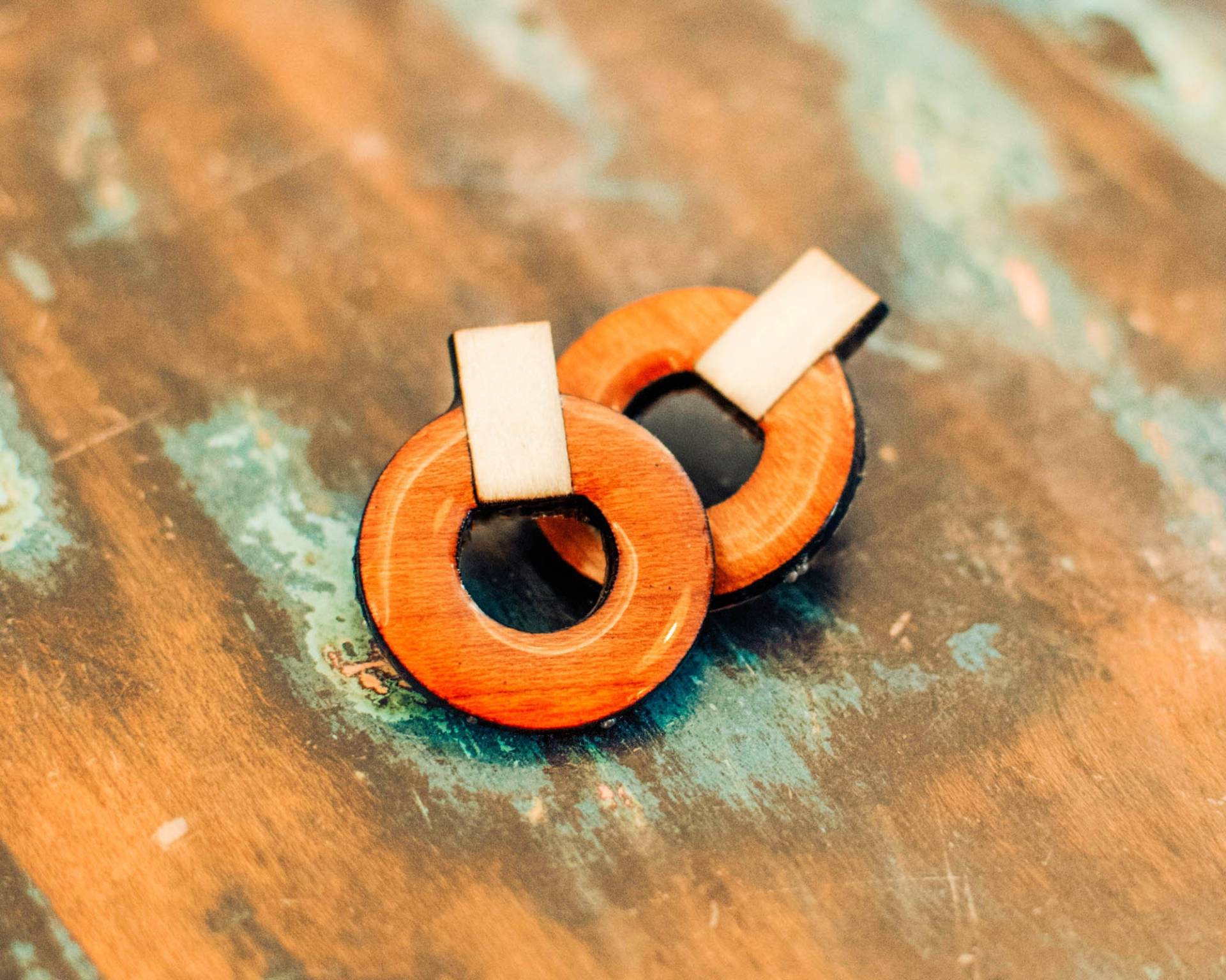 Moderne Ohrstecker Geometrisch, Orange Kreis Ohrringe, Statement Ohrringe Aus Resin, Retro Handgemachter Schmuck Für Sie von Monkeywoodstudio