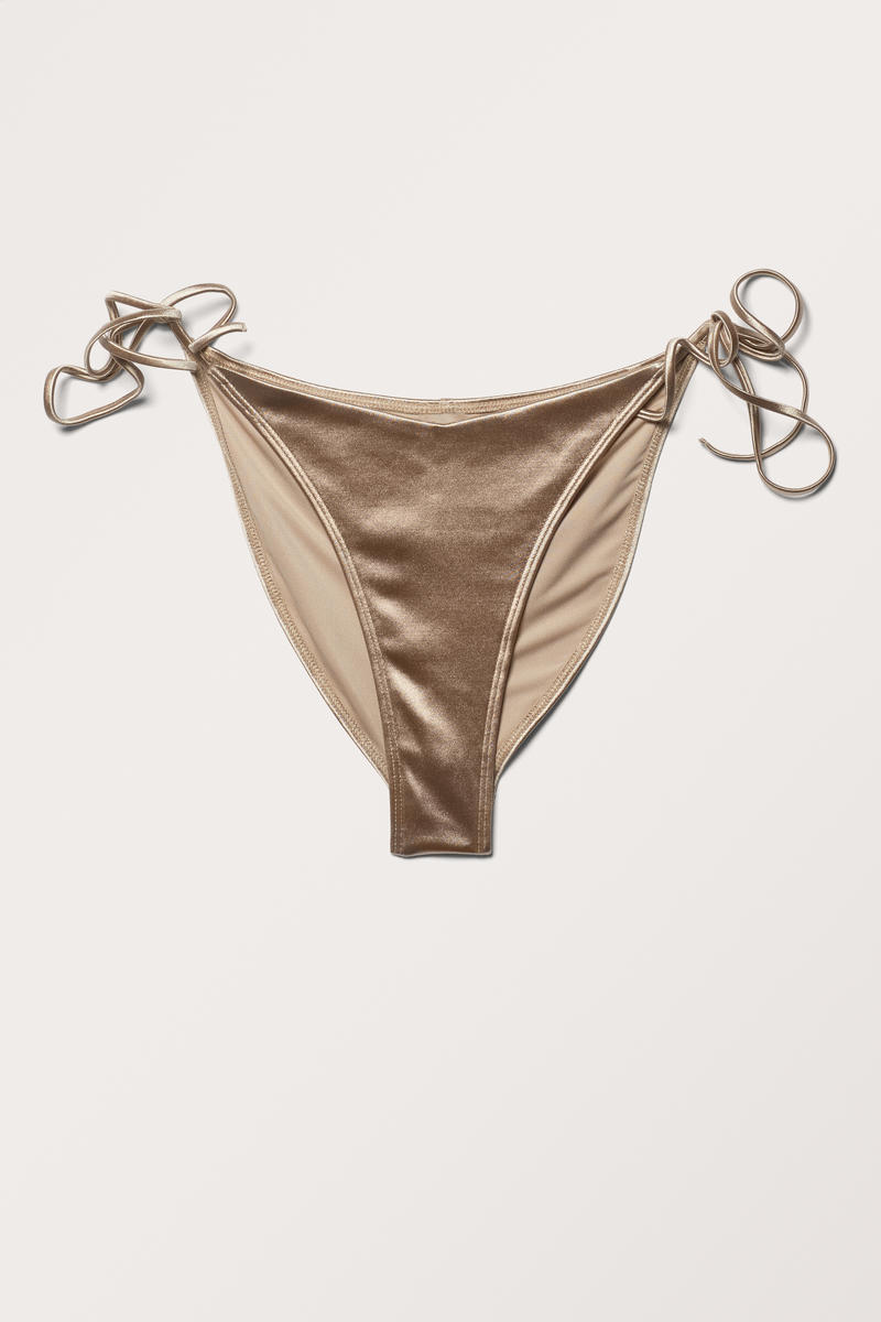 Bikinihose Mit Riemchen In Metallic-Optik - Beige von Monki