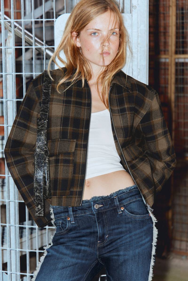 Cropped Boxy Zip Jacket von Monki