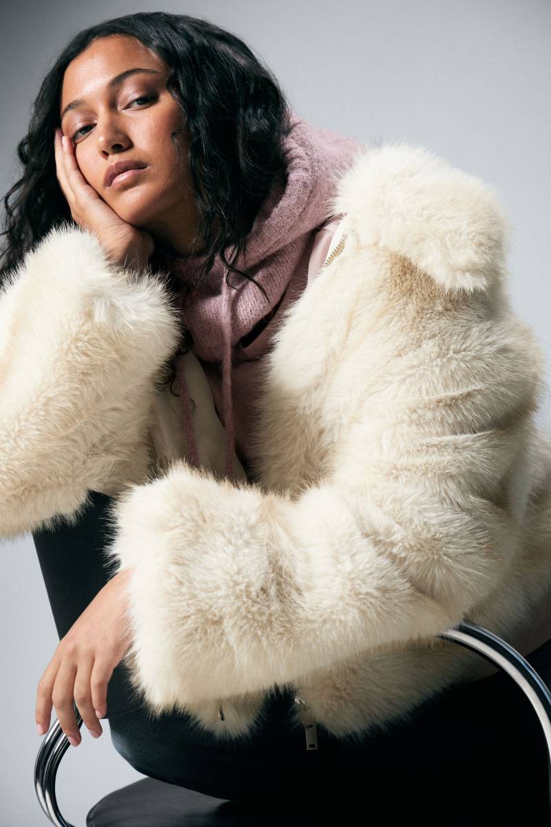 Faux Fur Zip Jacket von Monki