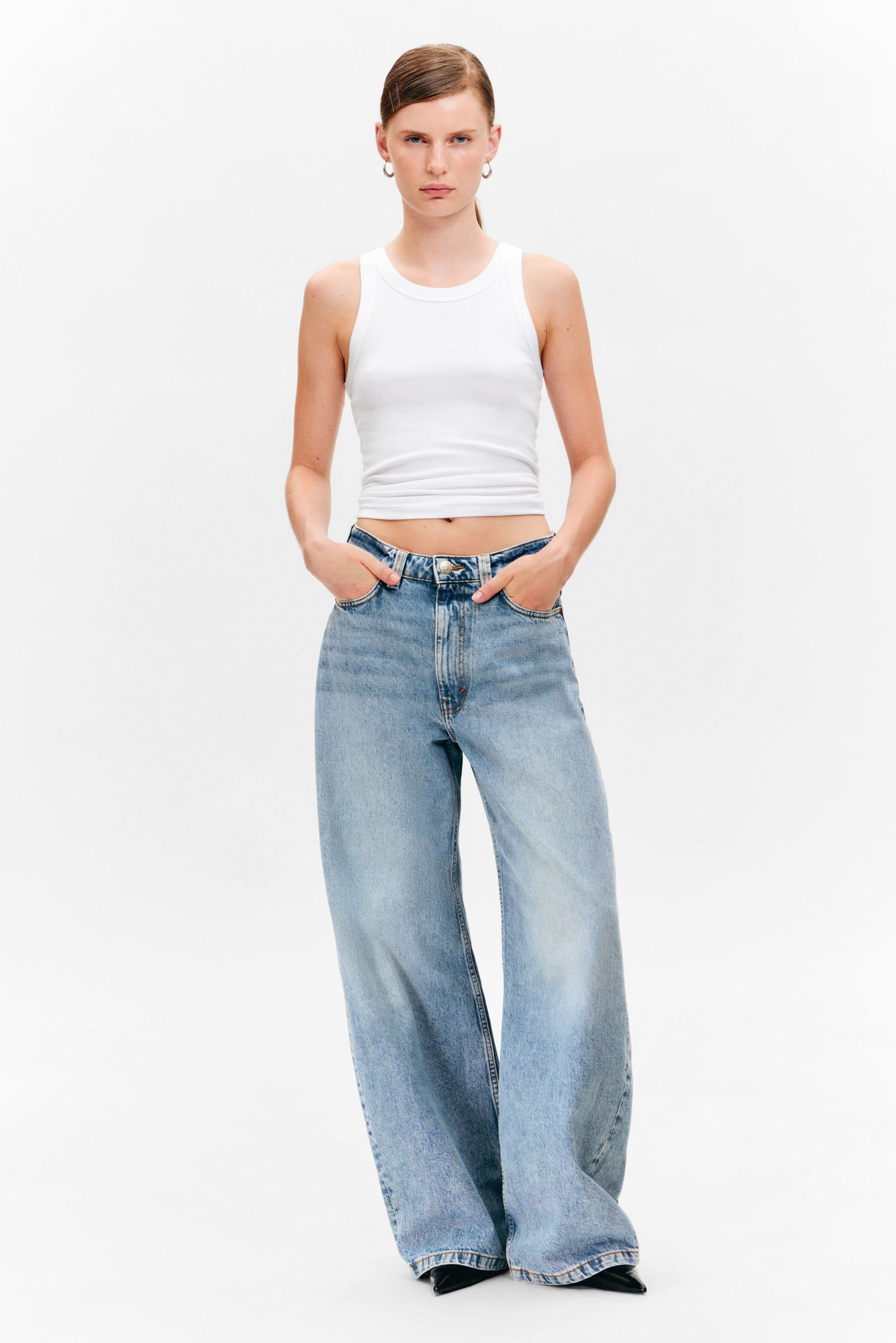 High Waisted Cocoon Leg Jeans von Monki