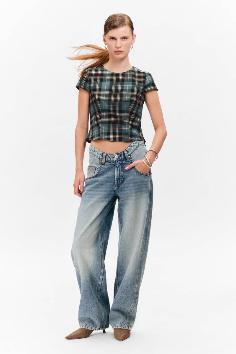 Fitted Short-Sleeved Twill Top von Monki