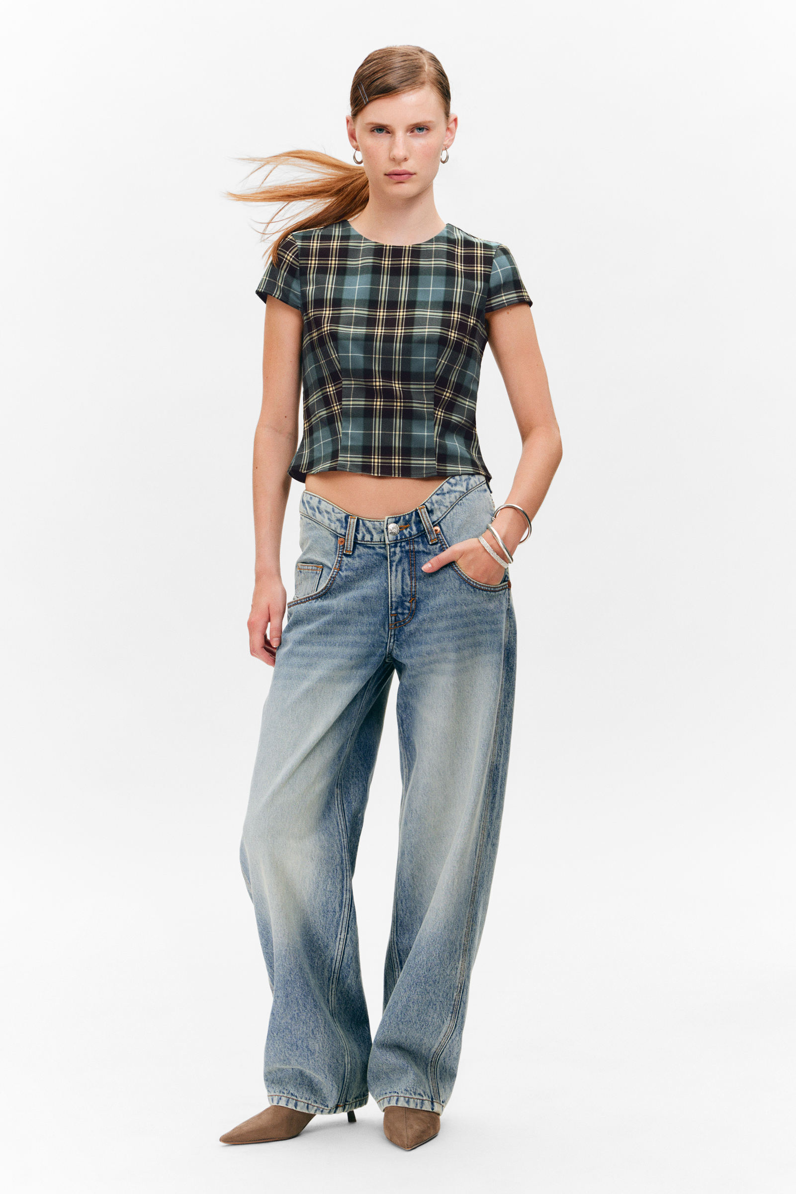 Fitted Short-Sleeved Twill Top von Monki