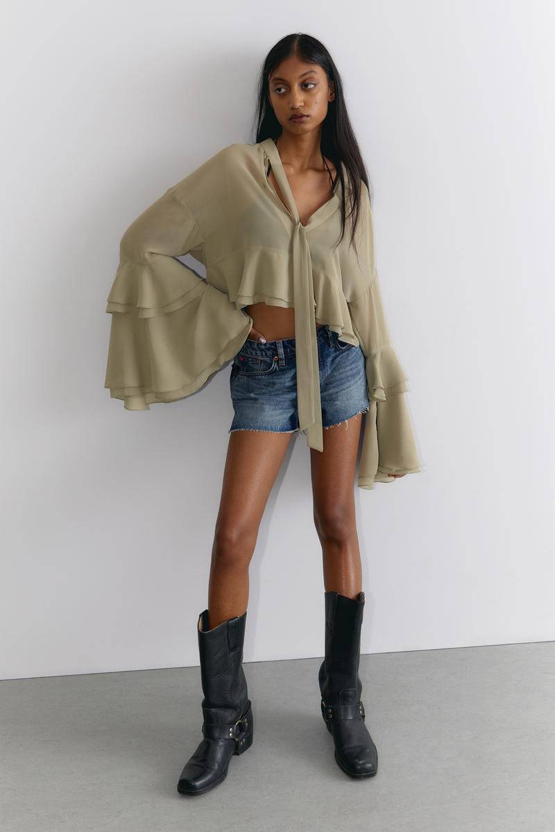 Flared Frill-Sleeved Tie-Neck Blouse von Monki