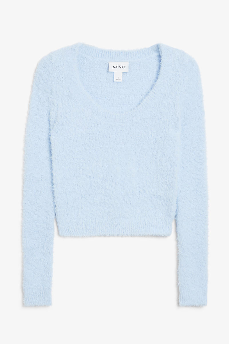 Flauschiger Strickpullover Mit U-Boot-Ausschnitt - Blau von Monki