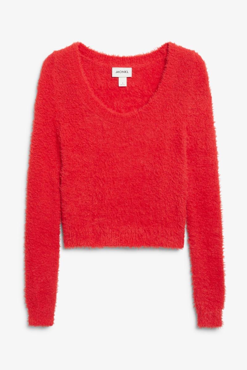 Flauschiger Strickpullover Mit U-Boot-Ausschnitt - Rot von Monki