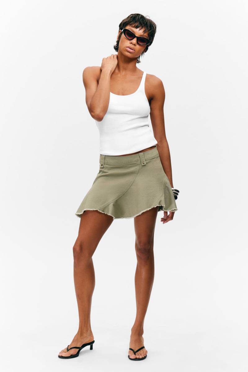 Frayed Asymmetric Mini Twill Skirt von Monki