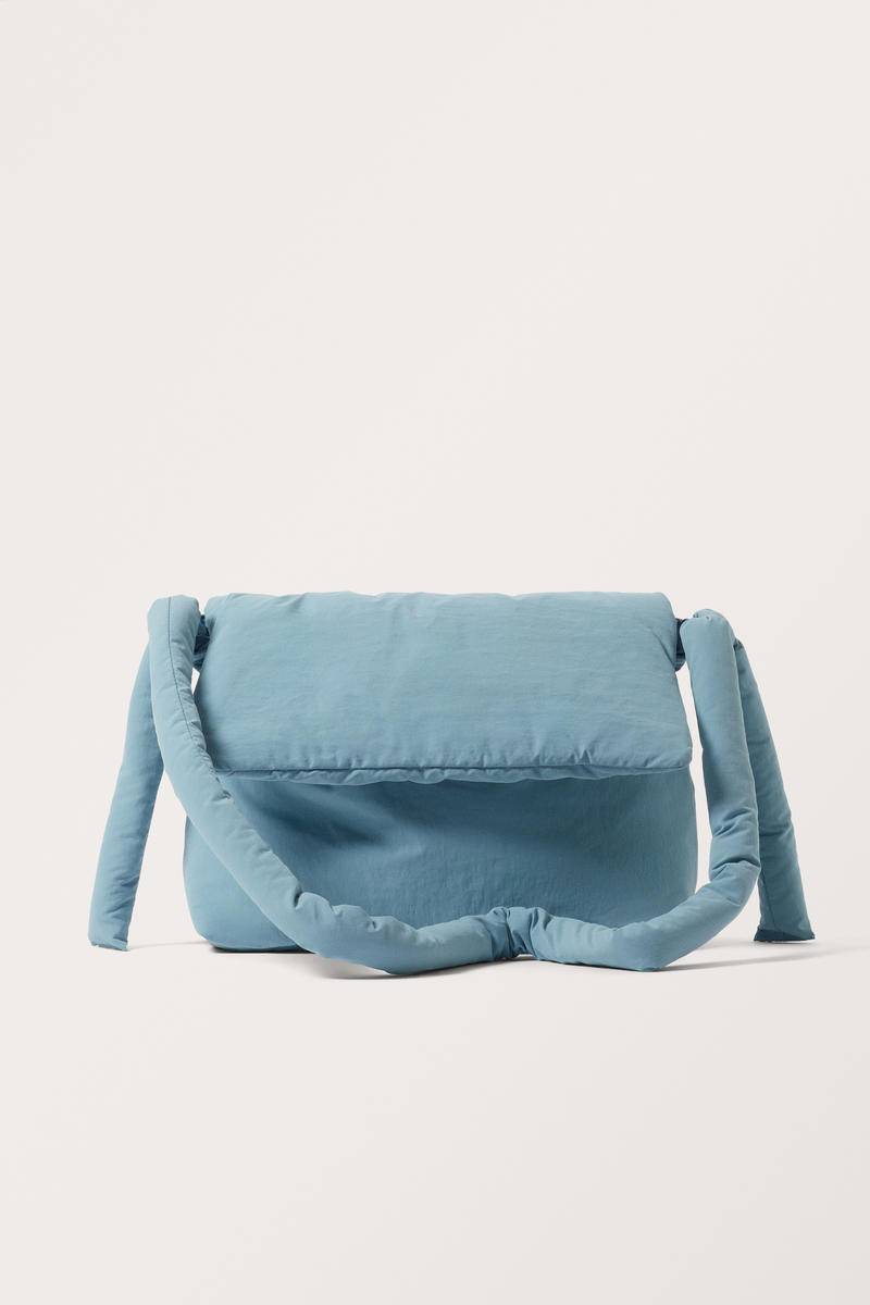Gepolsterte Umhängetasche - Blau von Monki