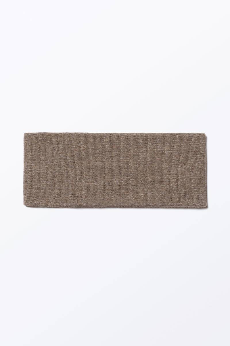 Geripptes Strick-Stirnband - Braun von Monki