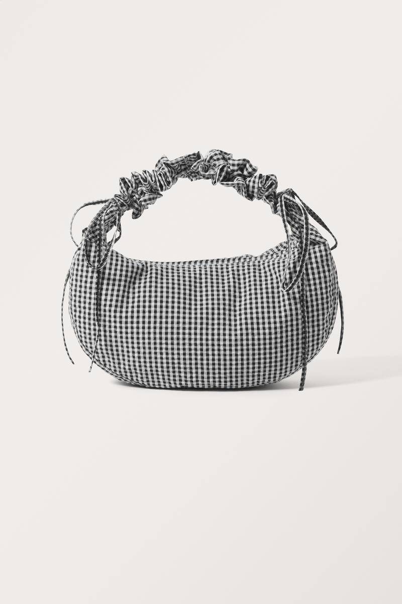 Gesmokte Mini-Handtasche - Schwarz Weiß von Monki