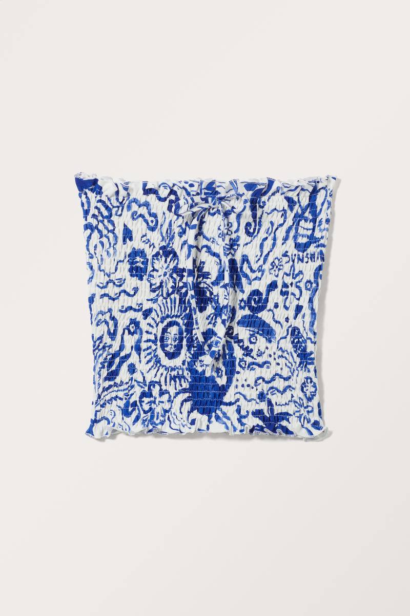 Gesmoktes Bandeau-Top - Weiß Blau von Monki