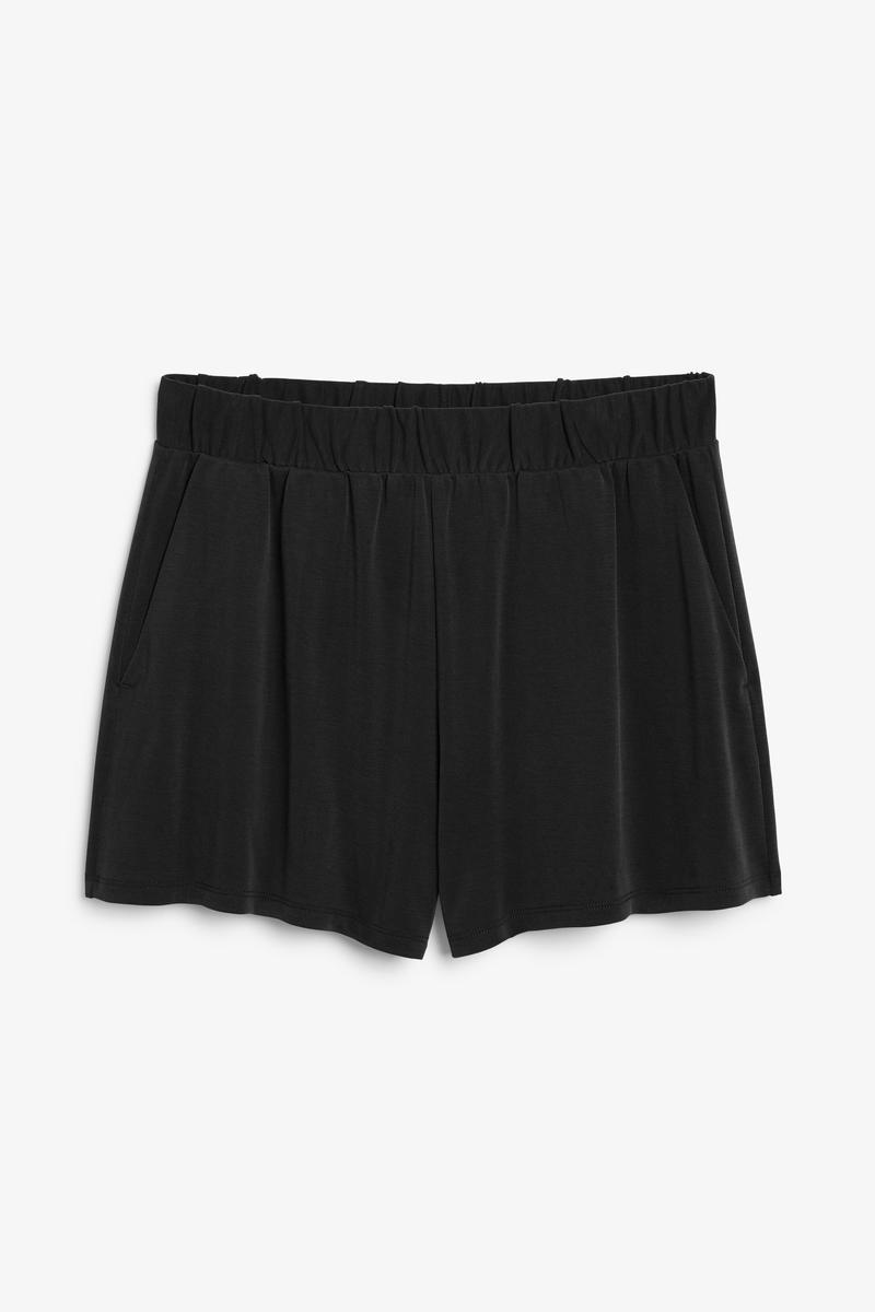 Hochtaillierte, Weiche Shorts Mit Weitem Bein - Schwarz von Monki