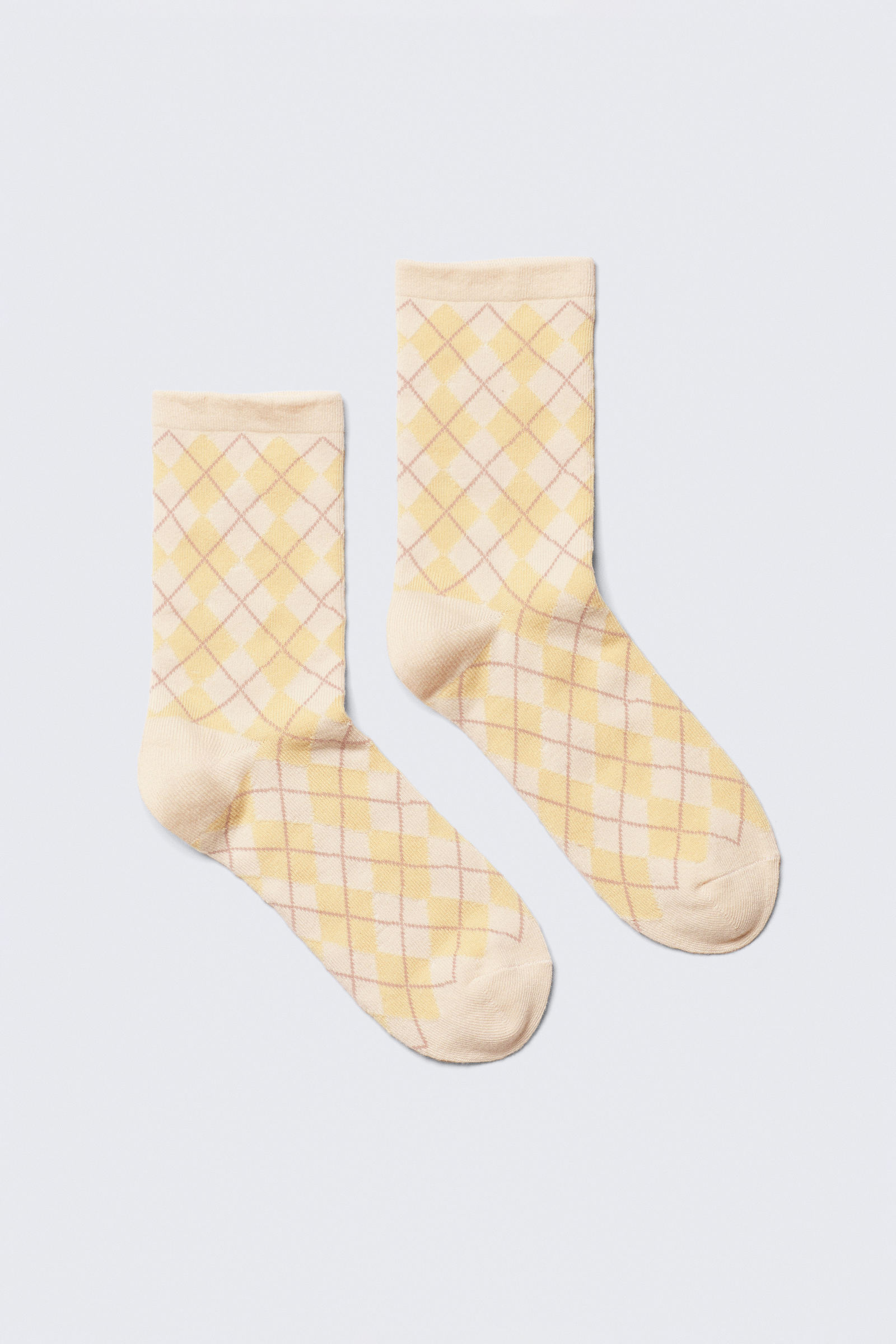 Jacquard Knit Argyle Crew Socks von Monki