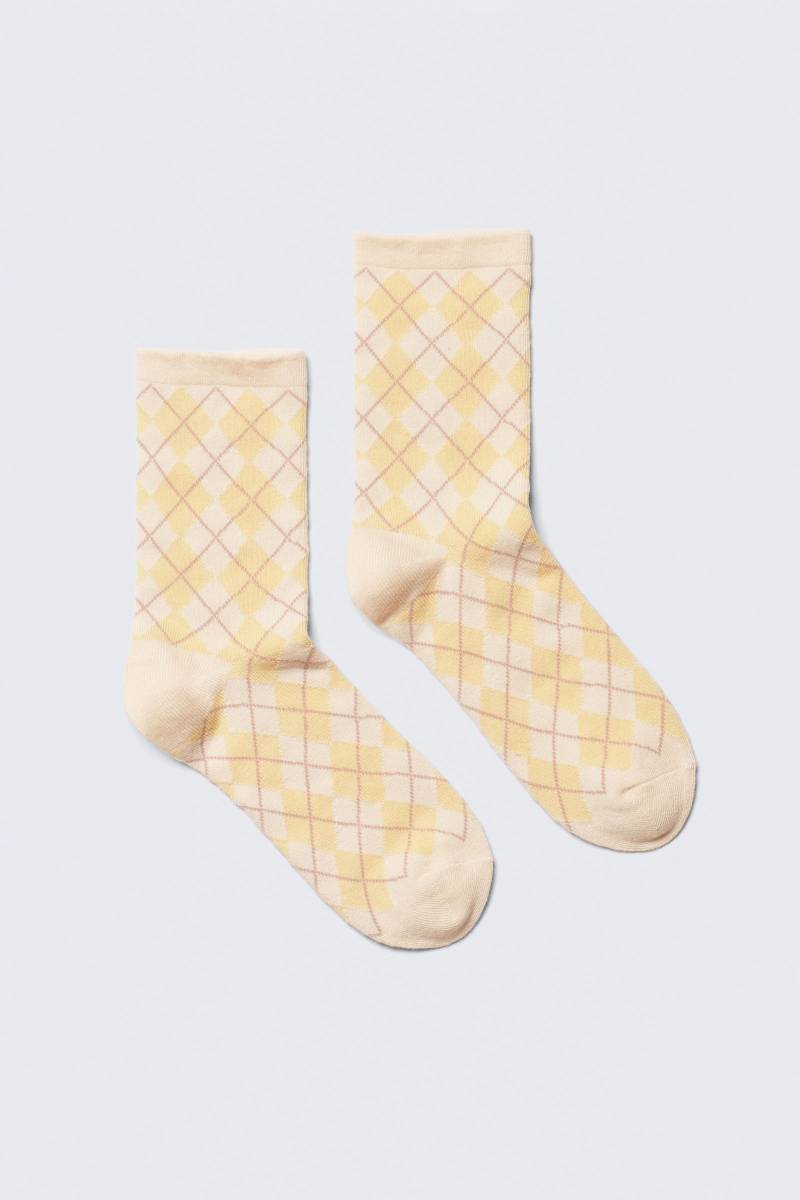 Jacquard Knit Argyle Crew Socks von Monki