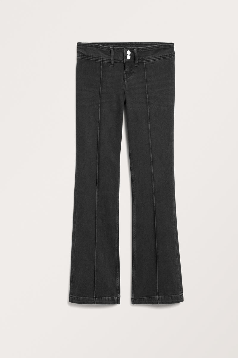 Jeans Mit Niedriger Taille Und Bügelfalte - Schwarz von Monki