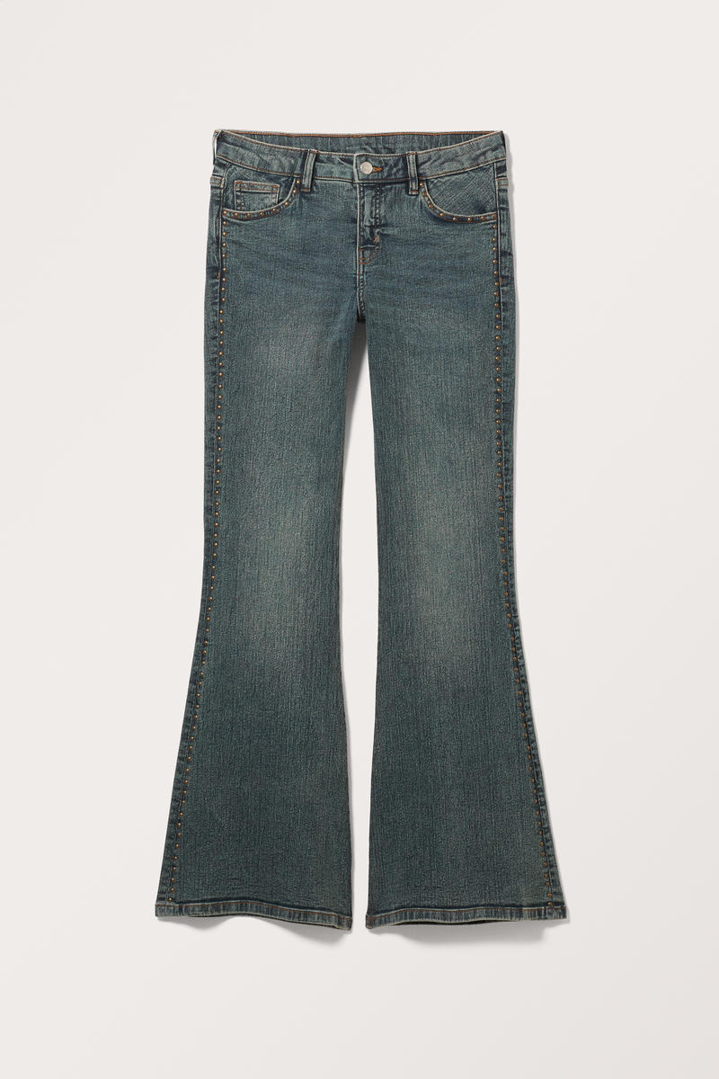 Katsumi Jeans Mit Schlag Und Nieten - Blau von Monki