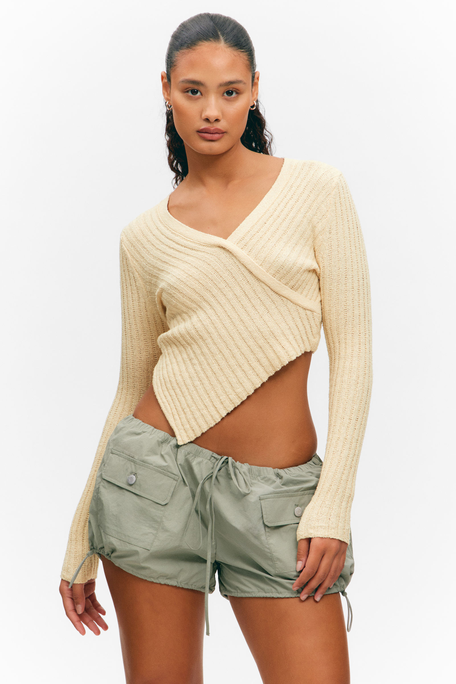 Knitted Wrap-shaped Asymmetric V-neck Sweater von Monki