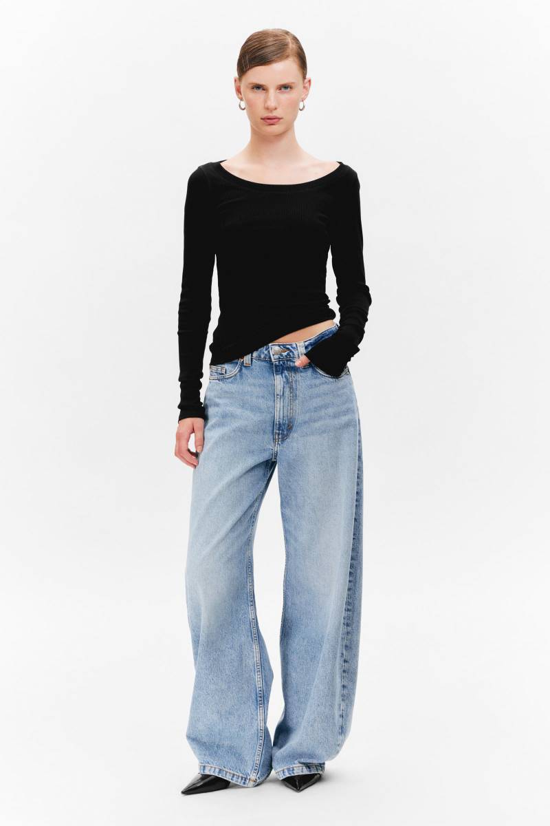 Long-Sleeved Wide Neck Top von Monki