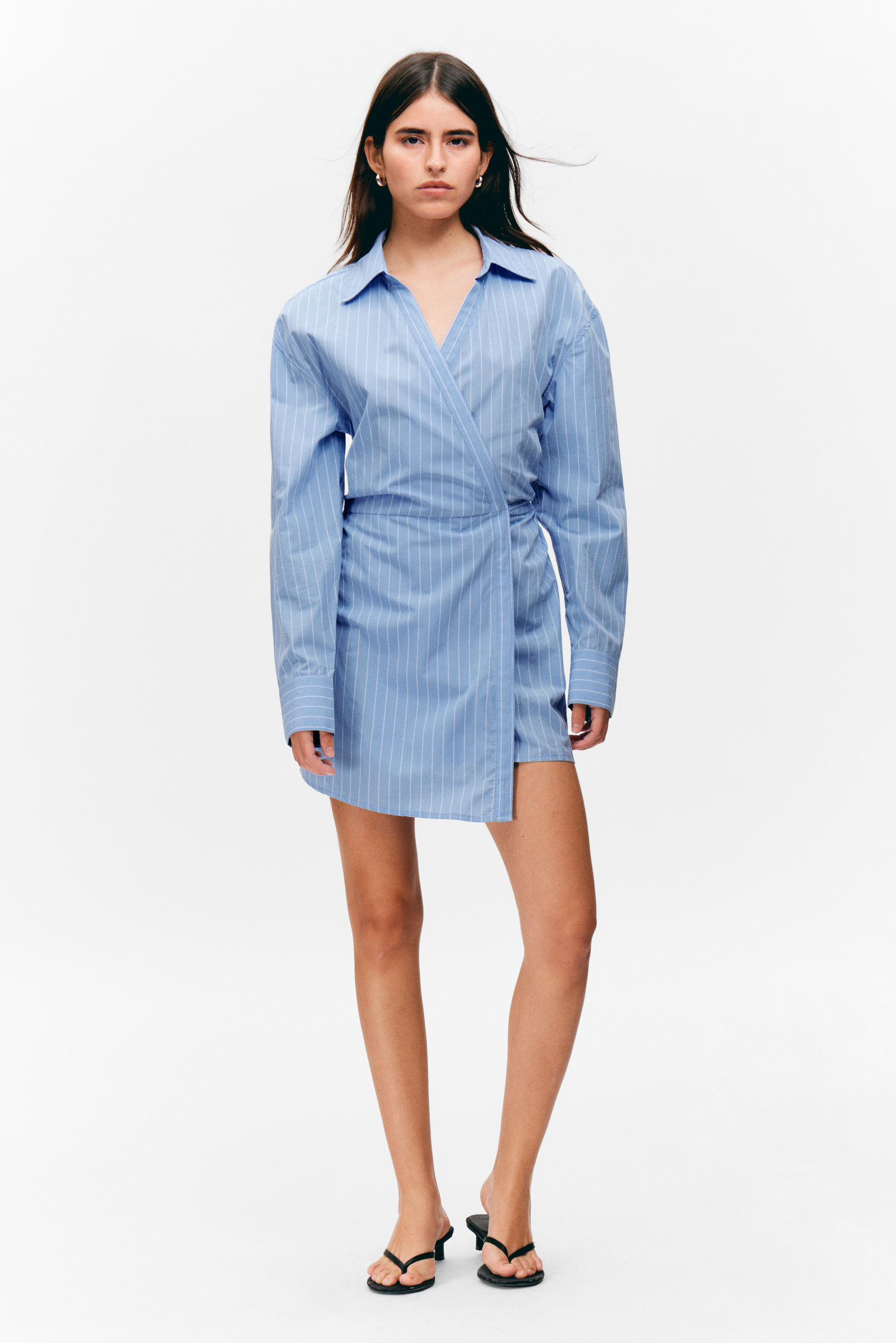 Long-Sleeved Mini Wrap Shirt Dress von Monki
