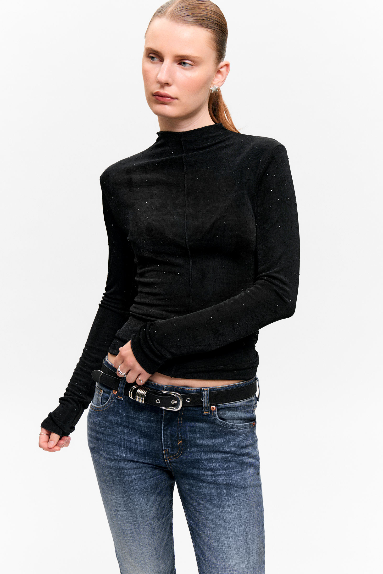 Long-Sleeved Rhinestone Mock-Neck Top von Monki