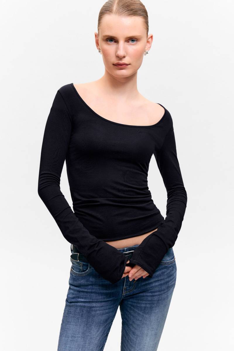 Long-Sleeved Slim Fit Scoop Neck Top von Monki