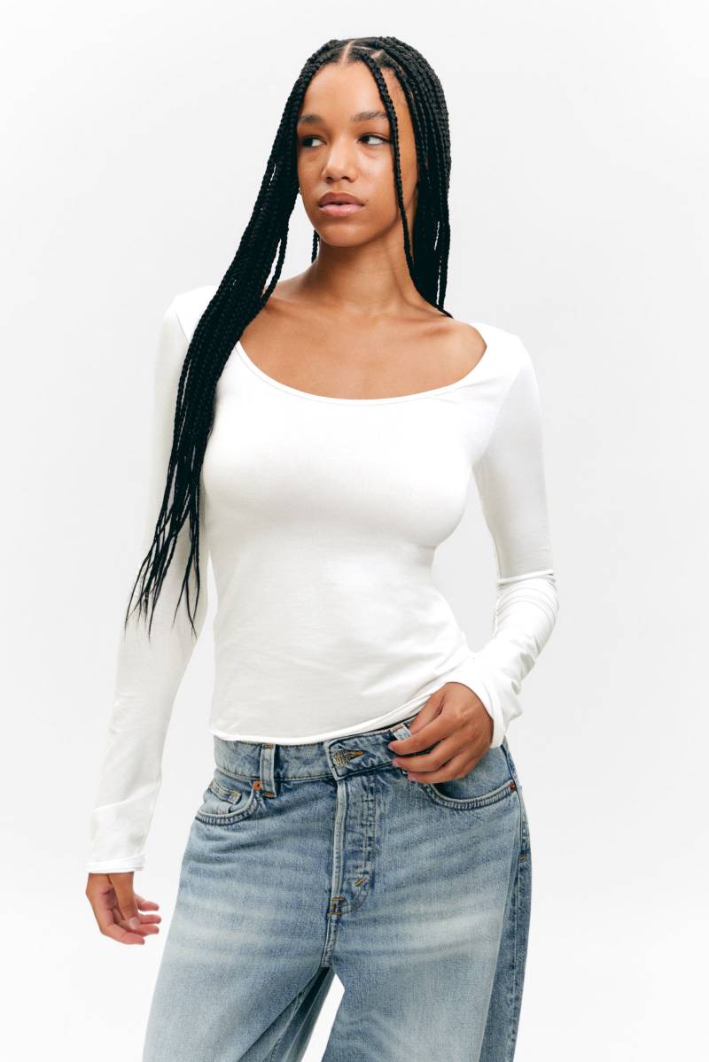 Long-Sleeved Slim Fit Scoop Neck Top von Monki