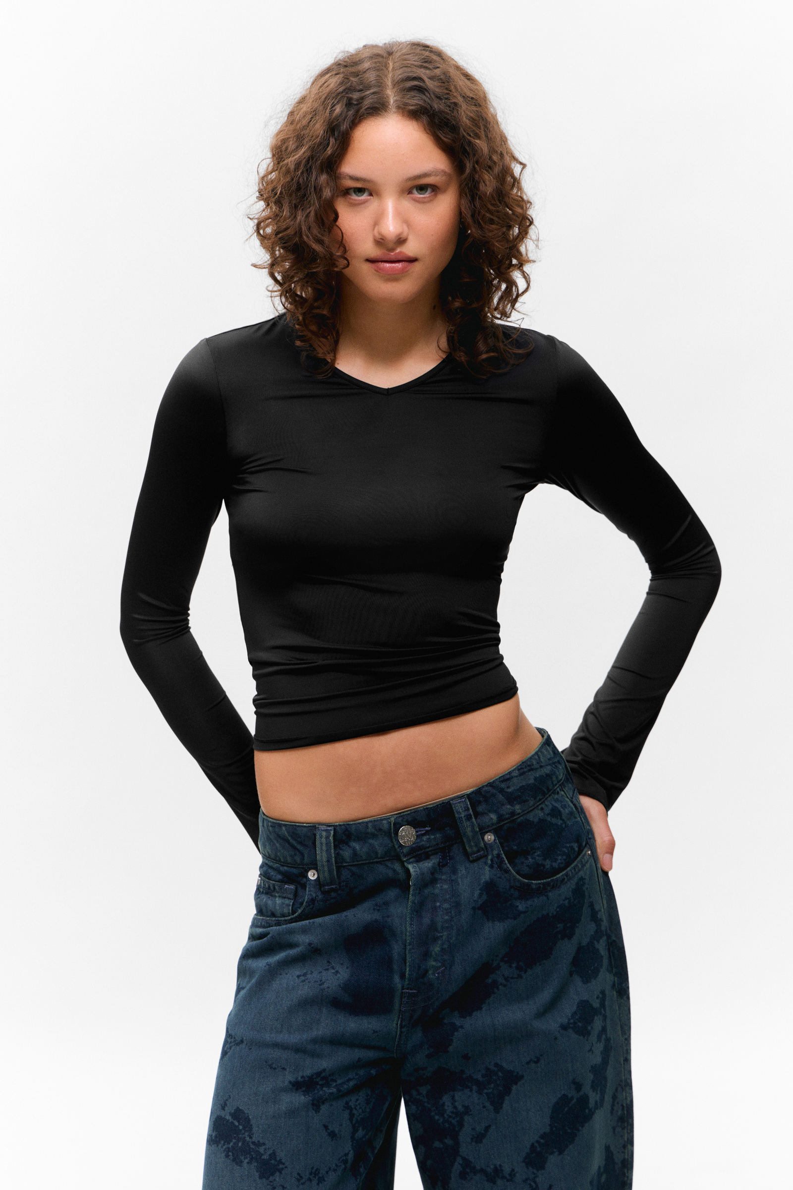 Long-Sleeved V-Neck Top von Monki