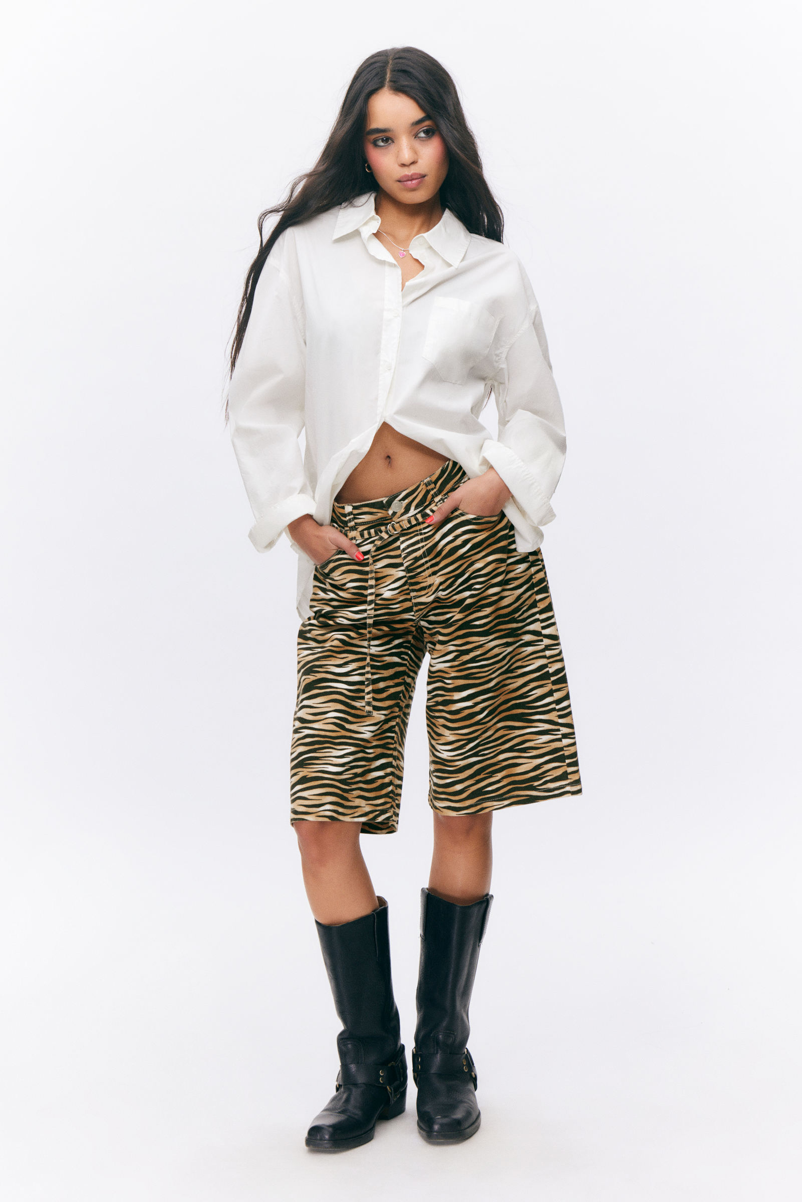 Low Rise Cargo Cotton Twill Jorts von Monki