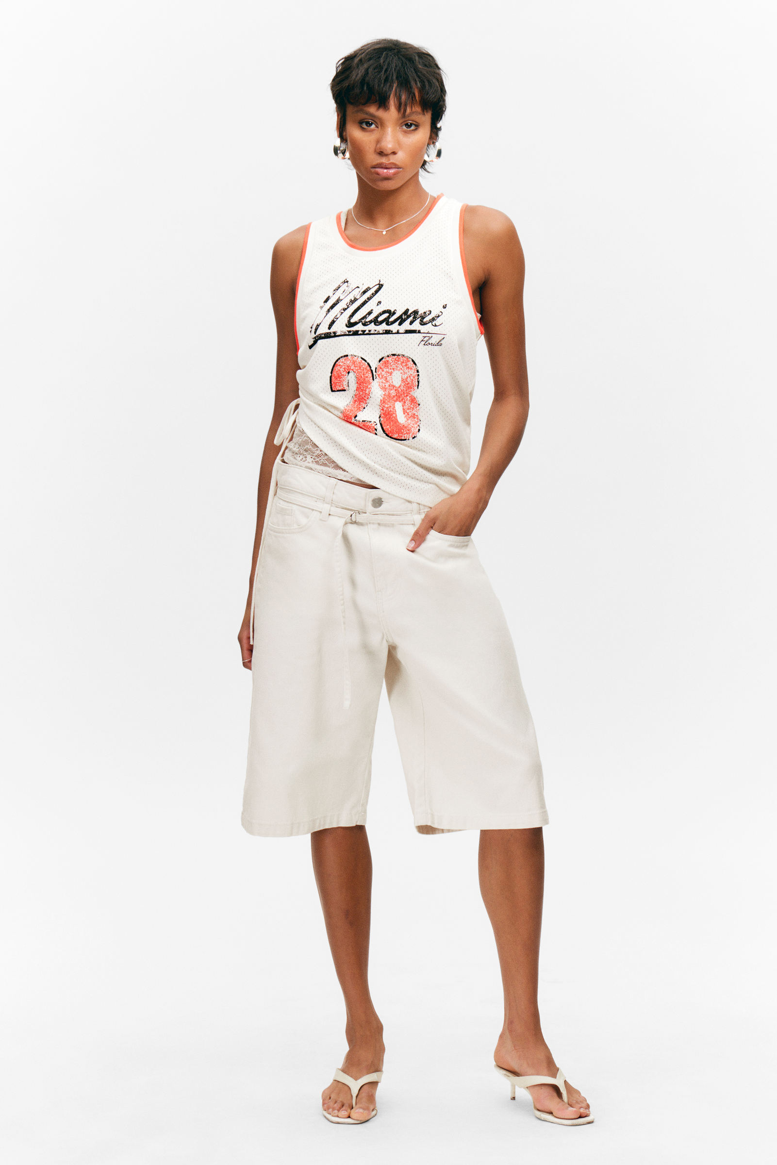 Low Rise Cargo Cotton Twill Jorts von Monki