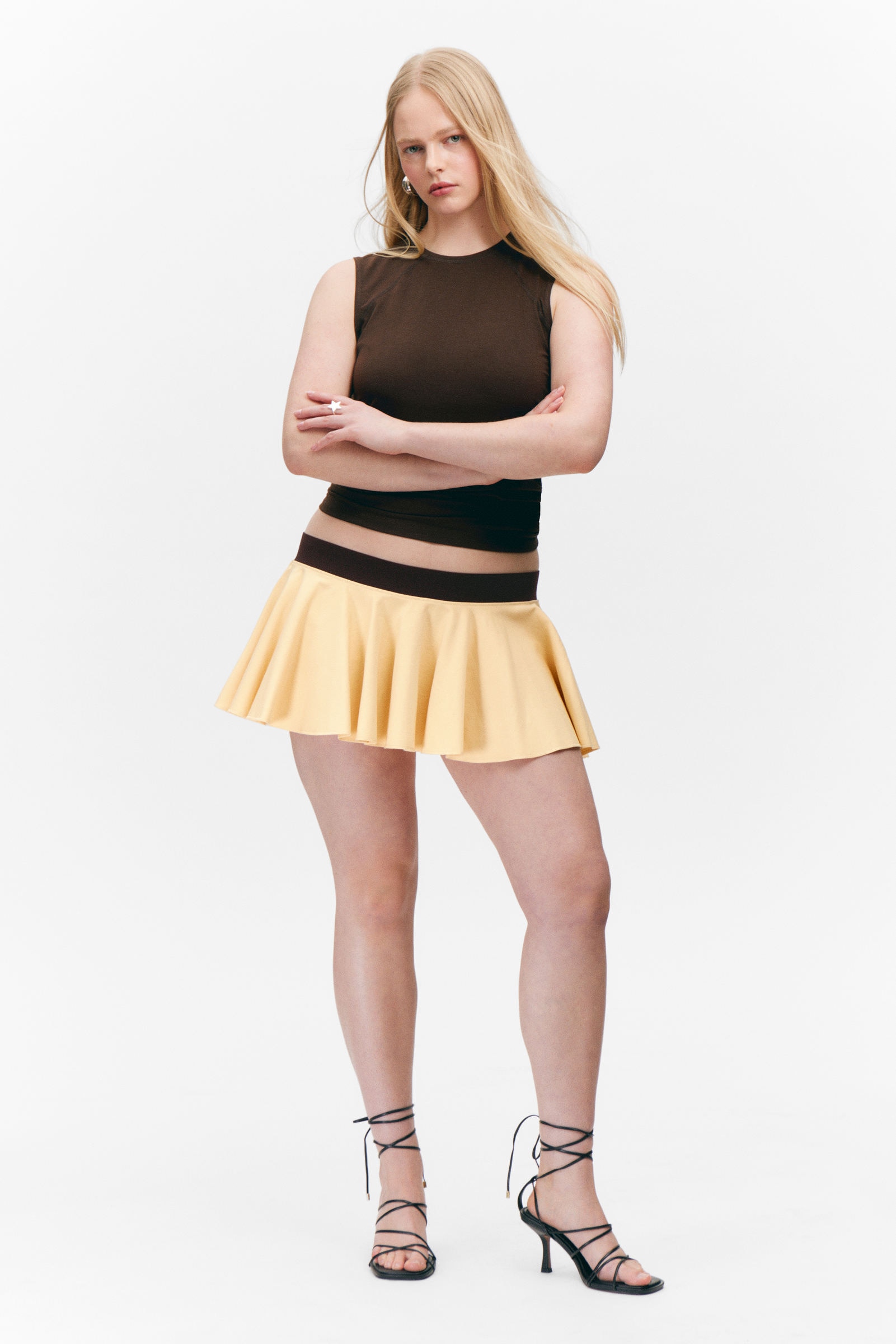 Low Rise Flared Mini Skort von Monki