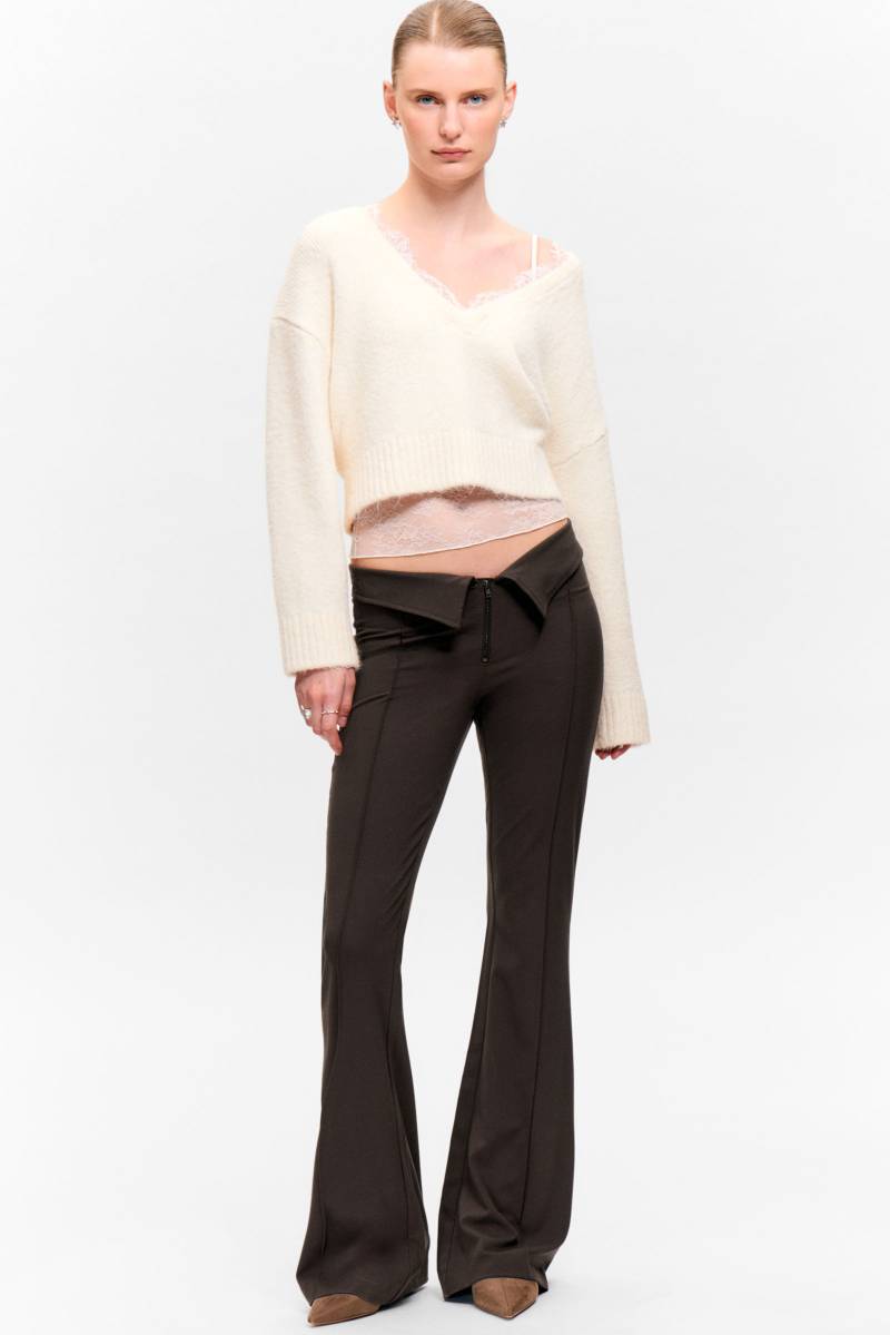 Low Rise Flared Suit Trousers von Monki
