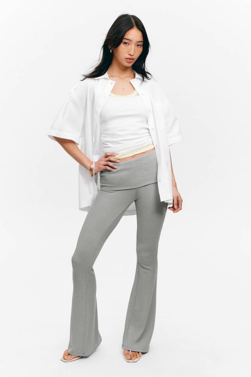 Low Waist Flared Ribbed Trousers von Monki