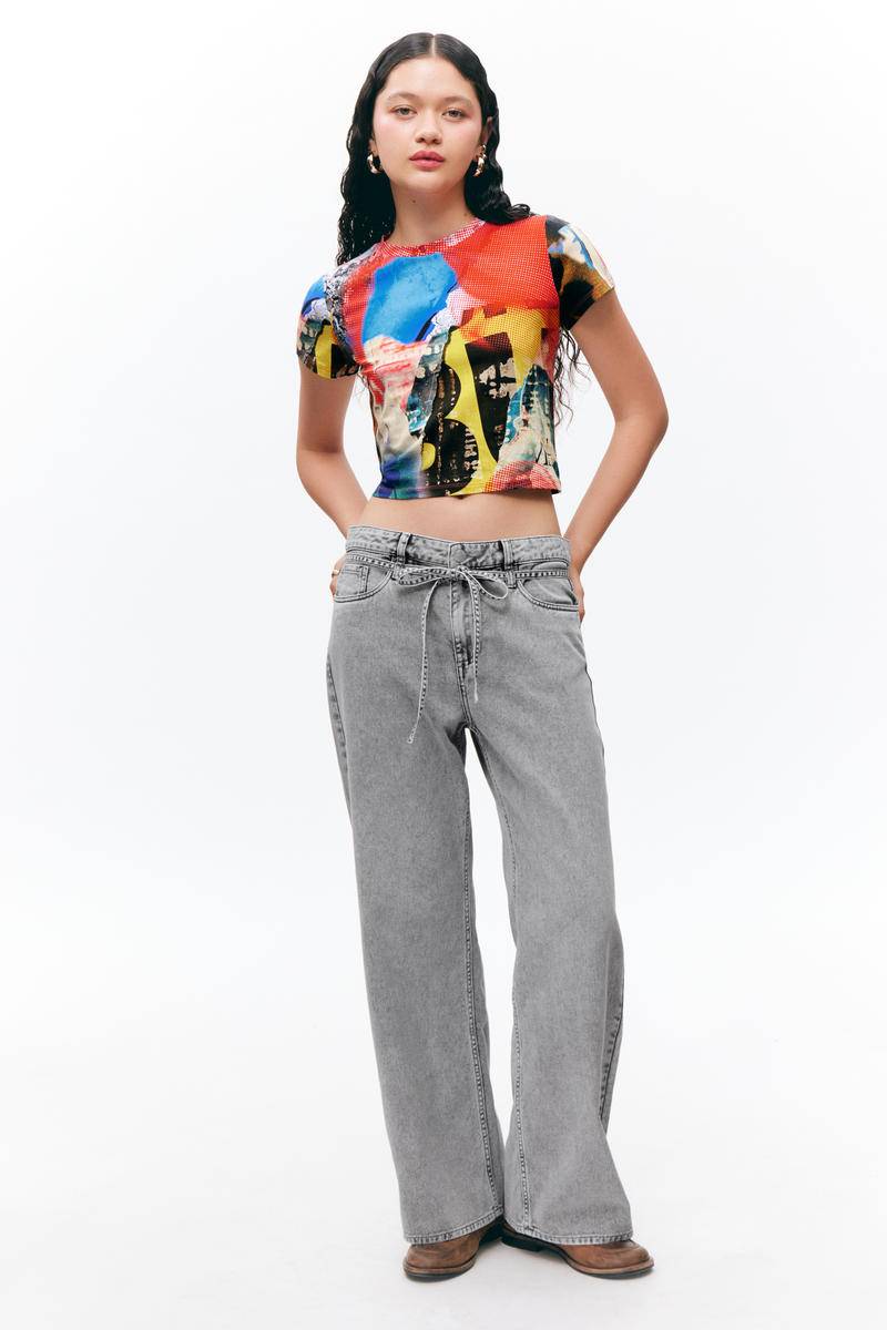 Low Waisted Relaxed Twill Trousers von Weekday