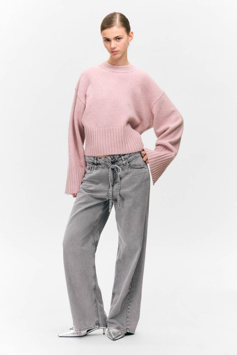 Low Waisted Relaxed Twill Trousers von Monki