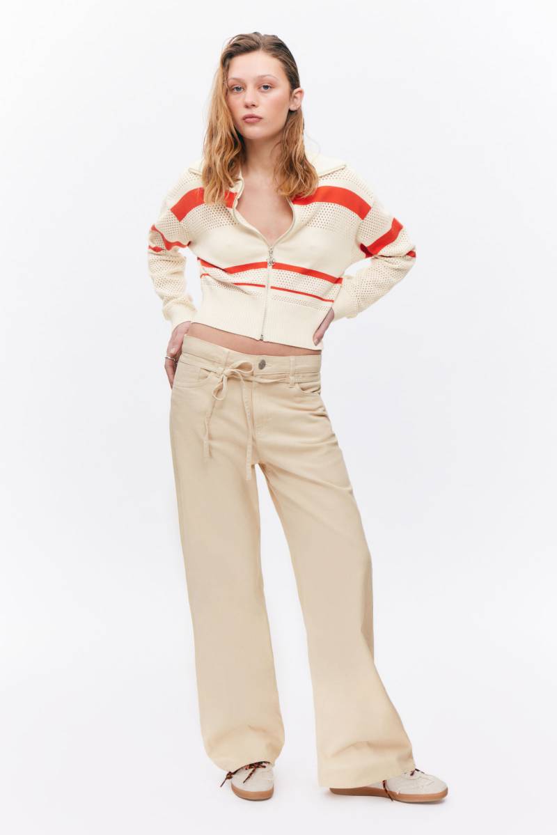 Low Waisted Relaxed Twill Trousers von Monki