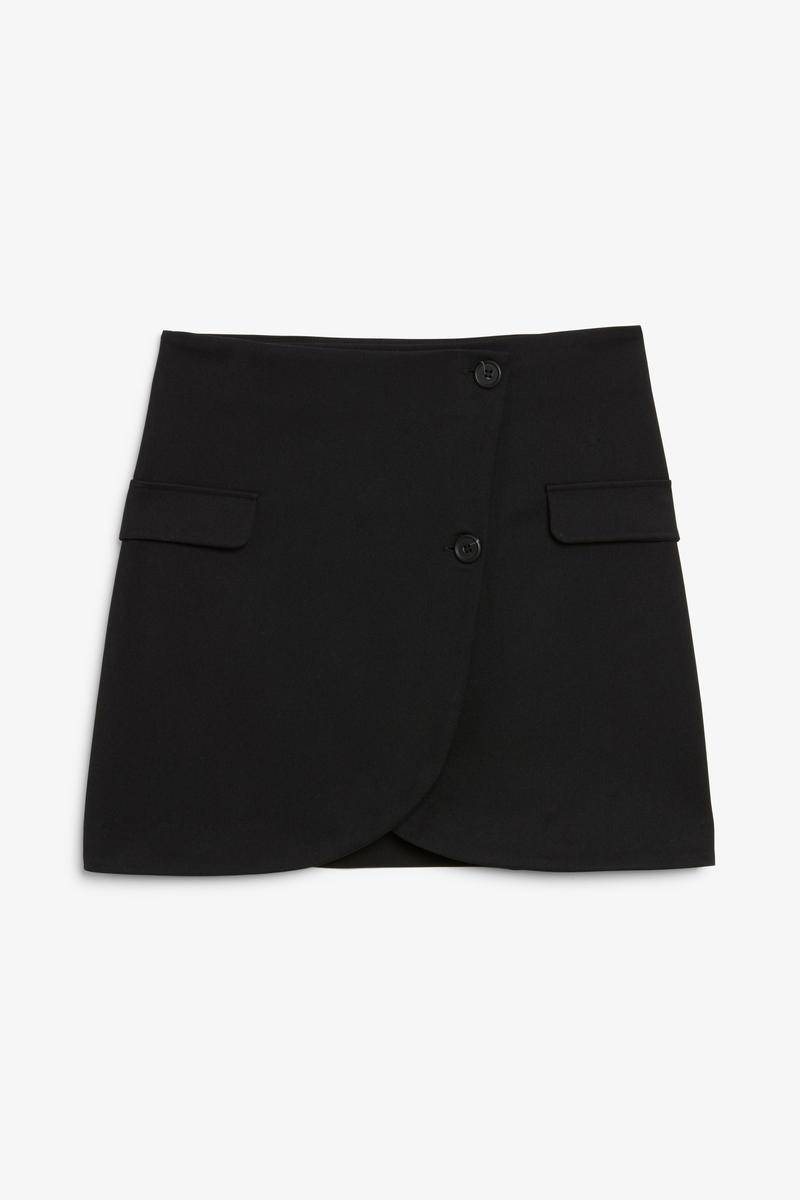 Mini-Wickelrock Mit Knopfleiste - Schwarz von Monki