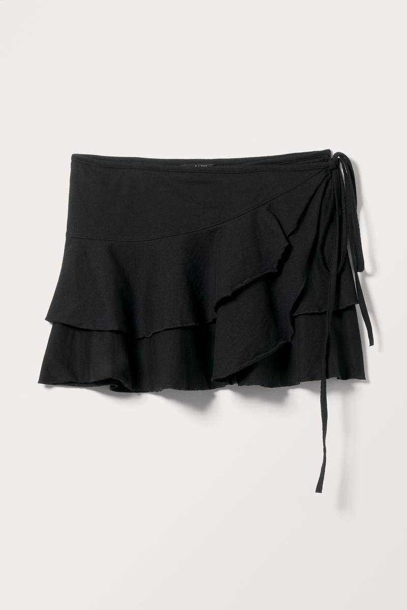 Mini-Wickelrock Mit Rüschen - Schwarz von Monki