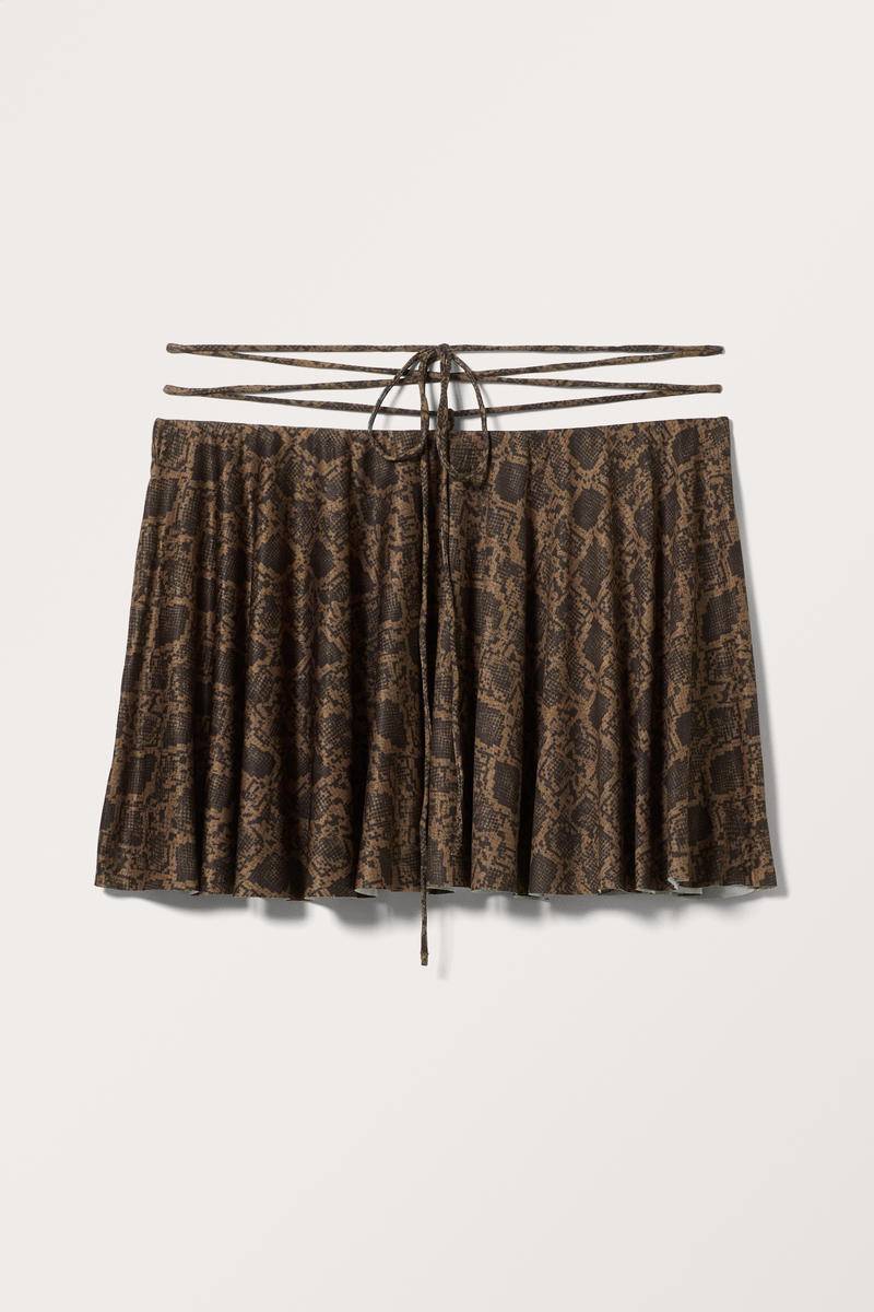 Minirock Mit Niedriger Taille Und Riemchen - Braun von Monki