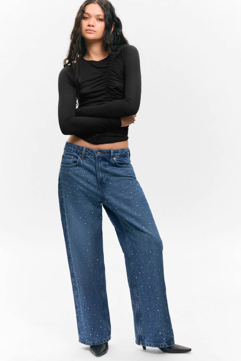 Missy Embellished Low Rise Straight Leg Jeans von Monki