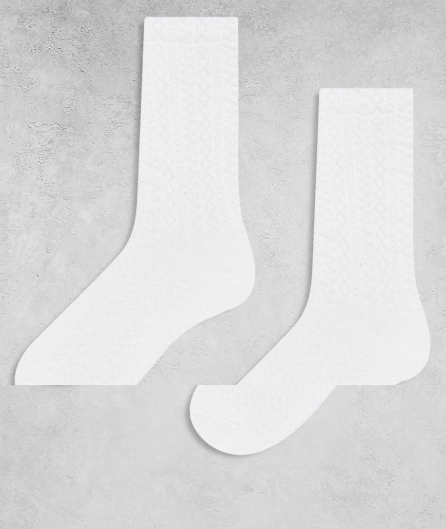 Monki - 2er-Pack Knöchelsocken in Weiß mit Lochmuster von Monki