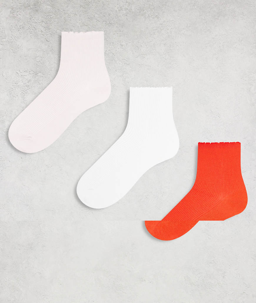 Monki - 3er-Pack Socken in Rosa, Weiß und Rot mit Kräuselsaum-Bunt von Monki