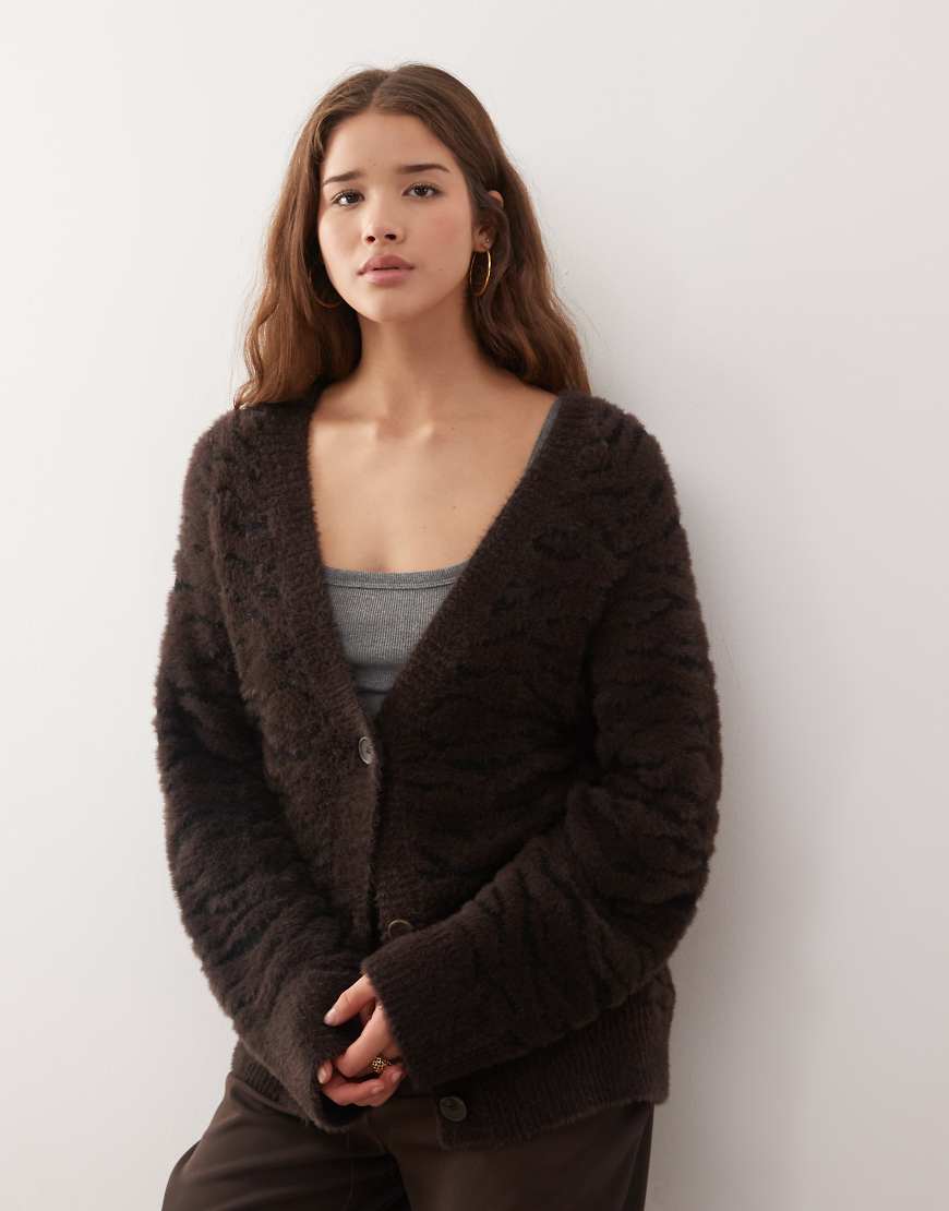 Monki - Bambi - Jacquard-Strickjacke in Schokobraun-Brown von Monki
