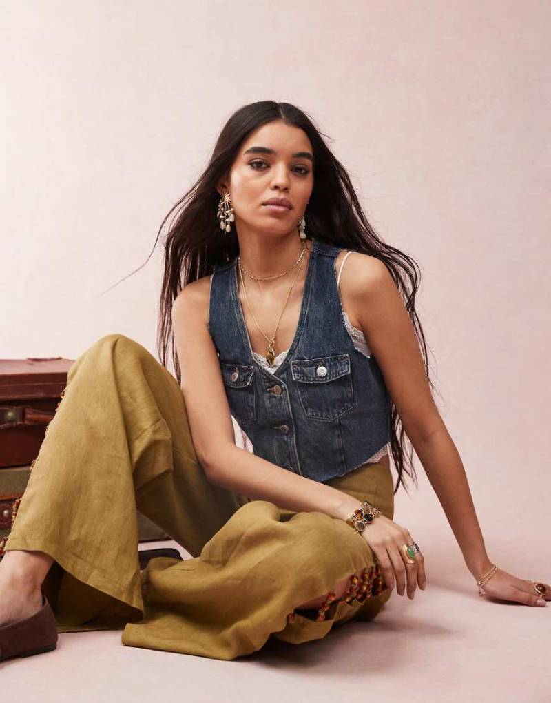 Monki - Cropped Jeansweste in Mittelblau von Monki