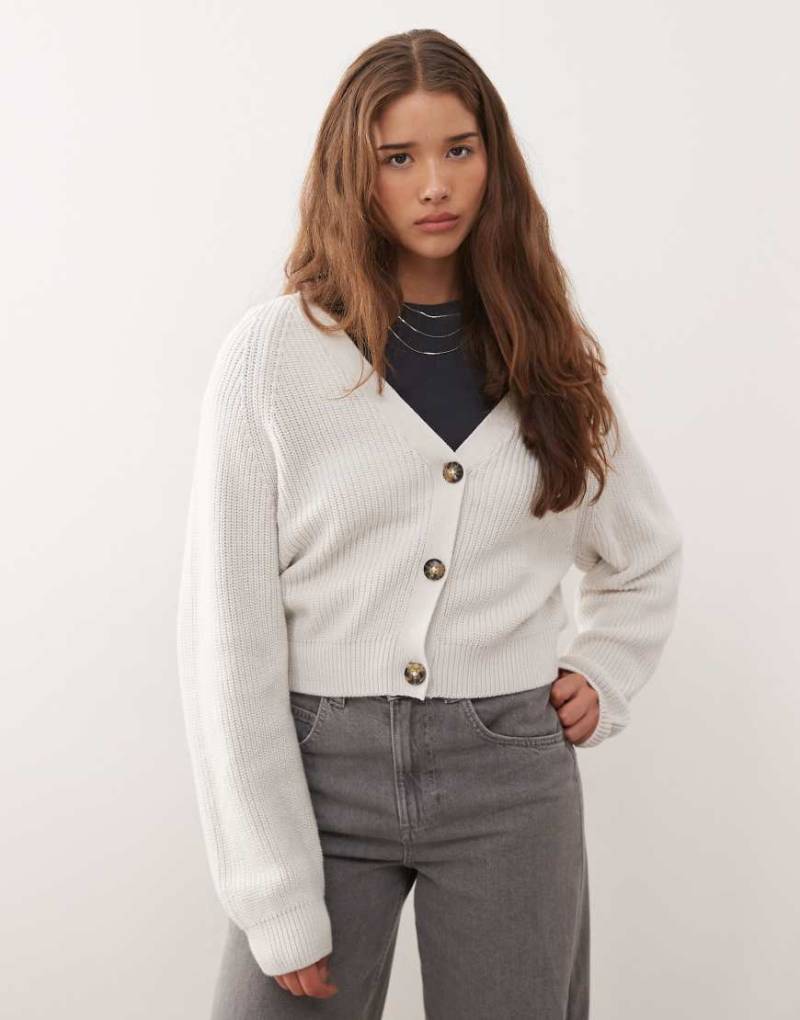 Monki - Cropped-Strickjacke in Sanftgrau Monki - Cropped-Strickjacke in Sanftgrau von Monki