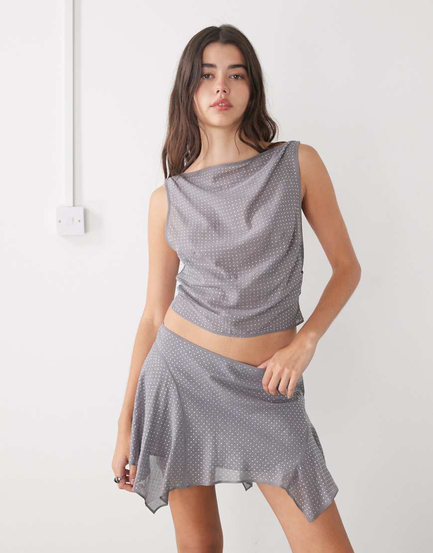 Monki - Cropped Tanktop in Dunkelgrau mit U-Boot-Ausschnitt und Strassbesatz, Kombiteil Monki - Cropped Tanktop in Dunkelgrau mit U-Boot-Ausschnitt und Strassbesatz, Kombiteil von Monki