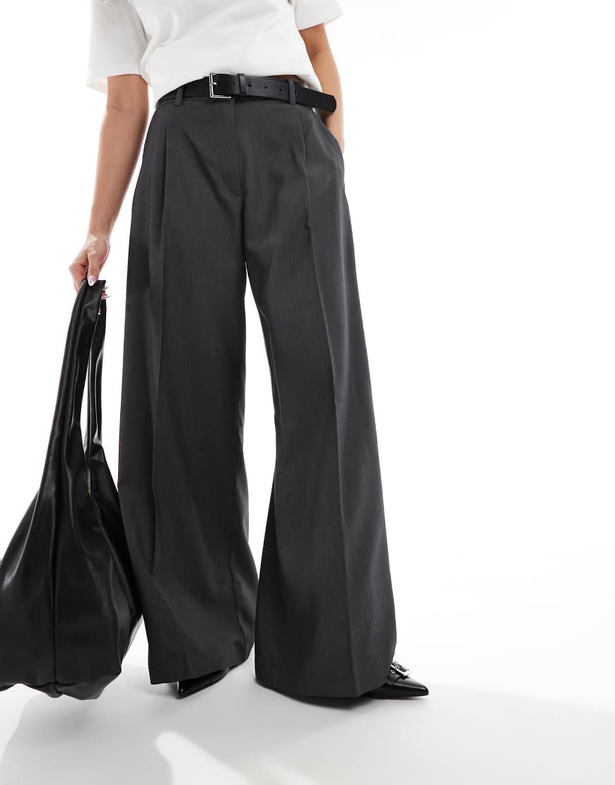 Monki - Elegante Hose in Dunkelgrau meliert mit weitem Schnitt und hohem Bund von Monki