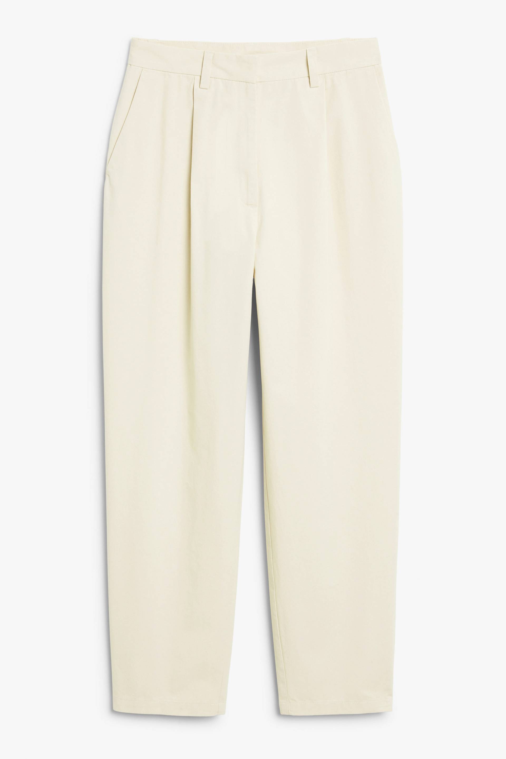 Monki Entspannte Chinohose in Mattweiß Offwhite, Chinohosen Größe 36. Farbe: Off-white von Monki